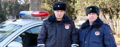 <br />
        Севастопольские сотрудники ДПС пришли на помощь автоледи, попавшей в сложную дорожную ситуацию      