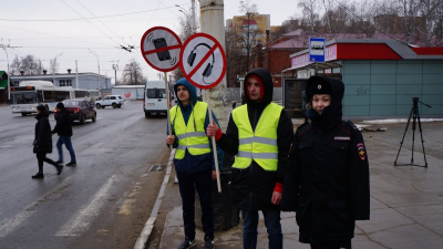 <br />
        В Тамбове активисты национального проекта БКАД и автоинспекторы провели акцию на пешеходном переходе    