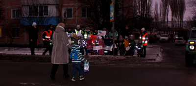<br />
        В Белгородской области активные родители и дети развернули консультационные пункты по дорожной безопасности на пешеходных переходах    